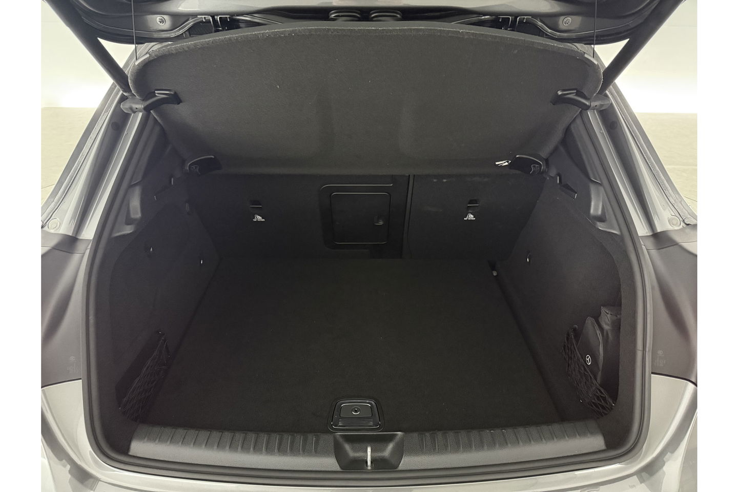 Mercedes-Benz GLA 180 AMG Night Upgrade Pano LED Camera Caplay Clima Cruise Navigatie PDC 19''LMV