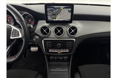 Mercedes-Benz GLA 180 AMG Night Upgrade Pano LED Camera Caplay Clima Cruise Navigatie PDC 19''LMV