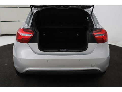 Mercedes-Benz A-Klasse 180 Ambition | Stoelverwarming | Full LED | Sportstoelen | Navigatie | Half leder | Park Assist | Cruise control | Airco | Bluetooth
