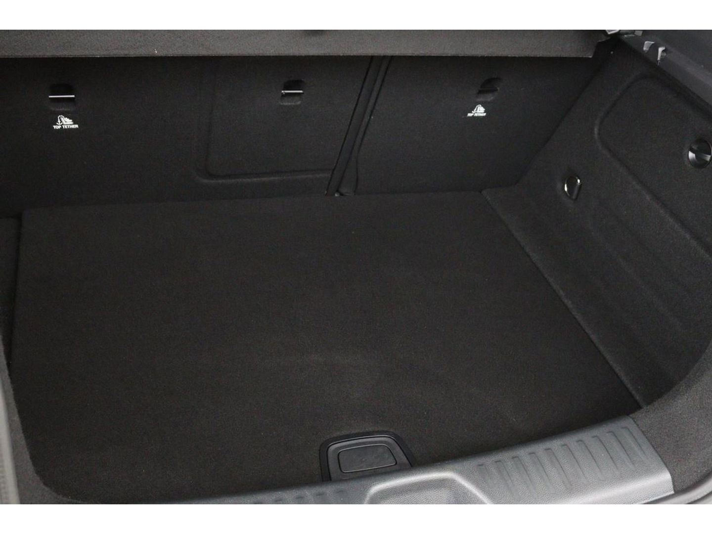 Mercedes-Benz A-Klasse 180 Ambition | Stoelverwarming | Full LED | Sportstoelen | Navigatie | Half leder | Park Assist | Cruise control | Airco | Bluetooth