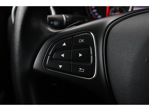 Mercedes-Benz A-Klasse 180 Ambition | Stoelverwarming | Full LED | Sportstoelen | Navigatie | Half leder | Park Assist | Cruise control | Airco | Bluetooth