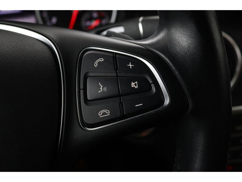 Mercedes-Benz A-Klasse 180 Ambition | Stoelverwarming | Full LED | Sportstoelen | Navigatie | Half leder | Park Assist | Cruise control | Airco | Bluetooth