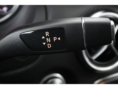 Mercedes-Benz A-Klasse 180 Ambition | Stoelverwarming | Full LED | Sportstoelen | Navigatie | Half leder | Park Assist | Cruise control | Airco | Bluetooth