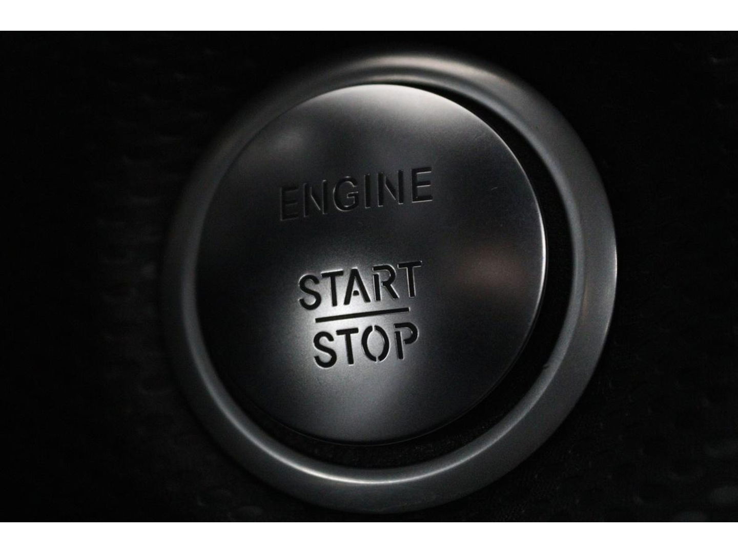 Mercedes-Benz A-Klasse 180 Ambition | Stoelverwarming | Full LED | Sportstoelen | Navigatie | Half leder | Park Assist | Cruise control | Airco | Bluetooth