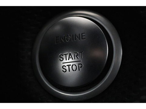 Mercedes-Benz A-Klasse 180 Ambition | Stoelverwarming | Full LED | Sportstoelen | Navigatie | Half leder | Park Assist | Cruise control | Airco | Bluetooth