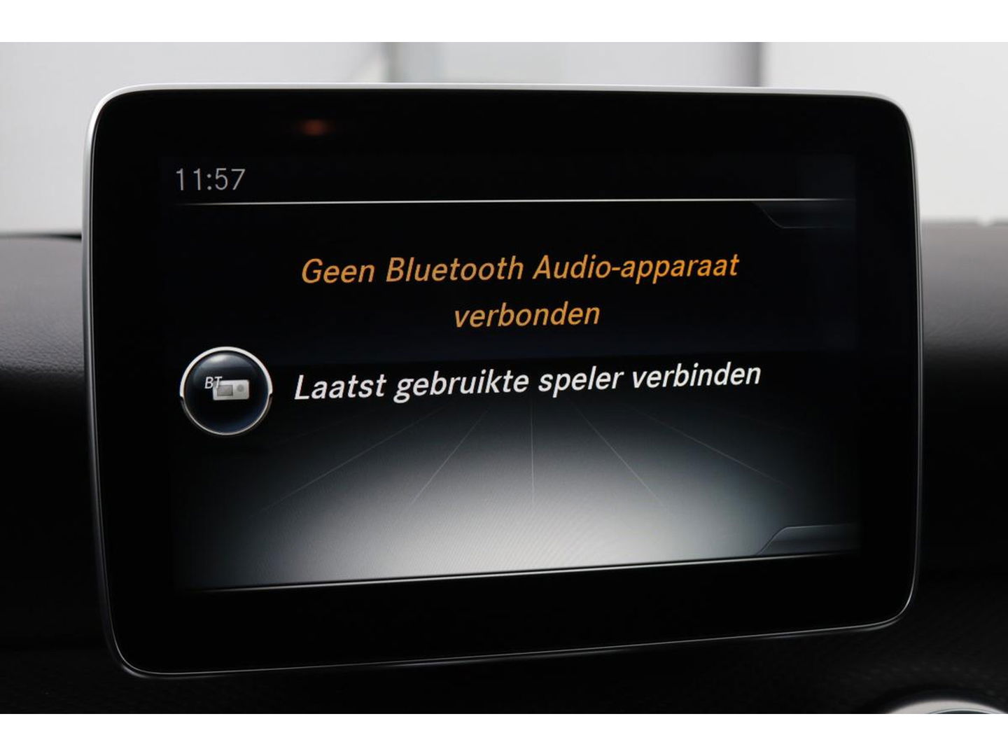 Mercedes-Benz A-Klasse 180 Ambition | Stoelverwarming | Full LED | Sportstoelen | Navigatie | Half leder | Park Assist | Cruise control | Airco | Bluetooth