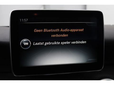 Mercedes-Benz A-Klasse 180 Ambition | Stoelverwarming | Full LED | Sportstoelen | Navigatie | Half leder | Park Assist | Cruise control | Airco | Bluetooth