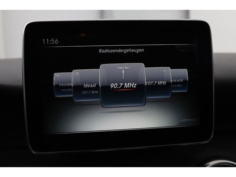 Mercedes-Benz A-Klasse 180 Ambition | Stoelverwarming | Full LED | Sportstoelen | Navigatie | Half leder | Park Assist | Cruise control | Airco | Bluetooth