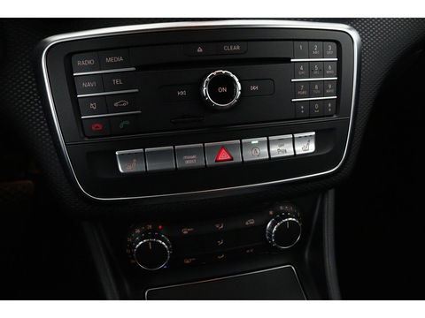 Mercedes-Benz A-Klasse 180 Ambition | Stoelverwarming | Full LED | Sportstoelen | Navigatie | Half leder | Park Assist | Cruise control | Airco | Bluetooth