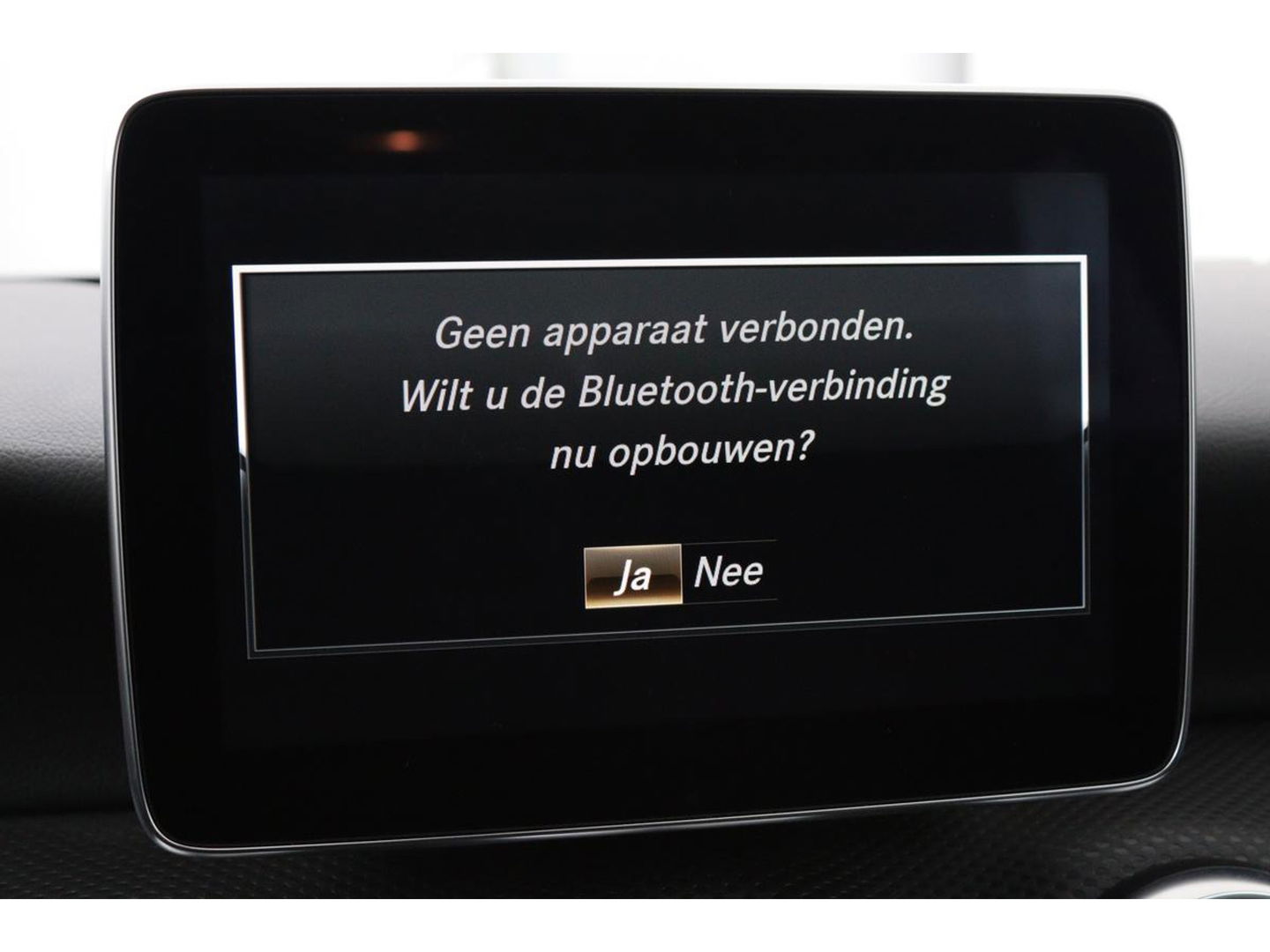 Mercedes-Benz A-Klasse 180 Ambition | Stoelverwarming | Full LED | Sportstoelen | Navigatie | Half leder | Park Assist | Cruise control | Airco | Bluetooth
