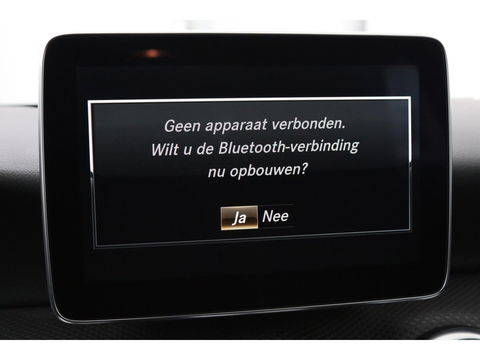 Mercedes-Benz A-Klasse 180 Ambition | Stoelverwarming | Full LED | Sportstoelen | Navigatie | Half leder | Park Assist | Cruise control | Airco | Bluetooth