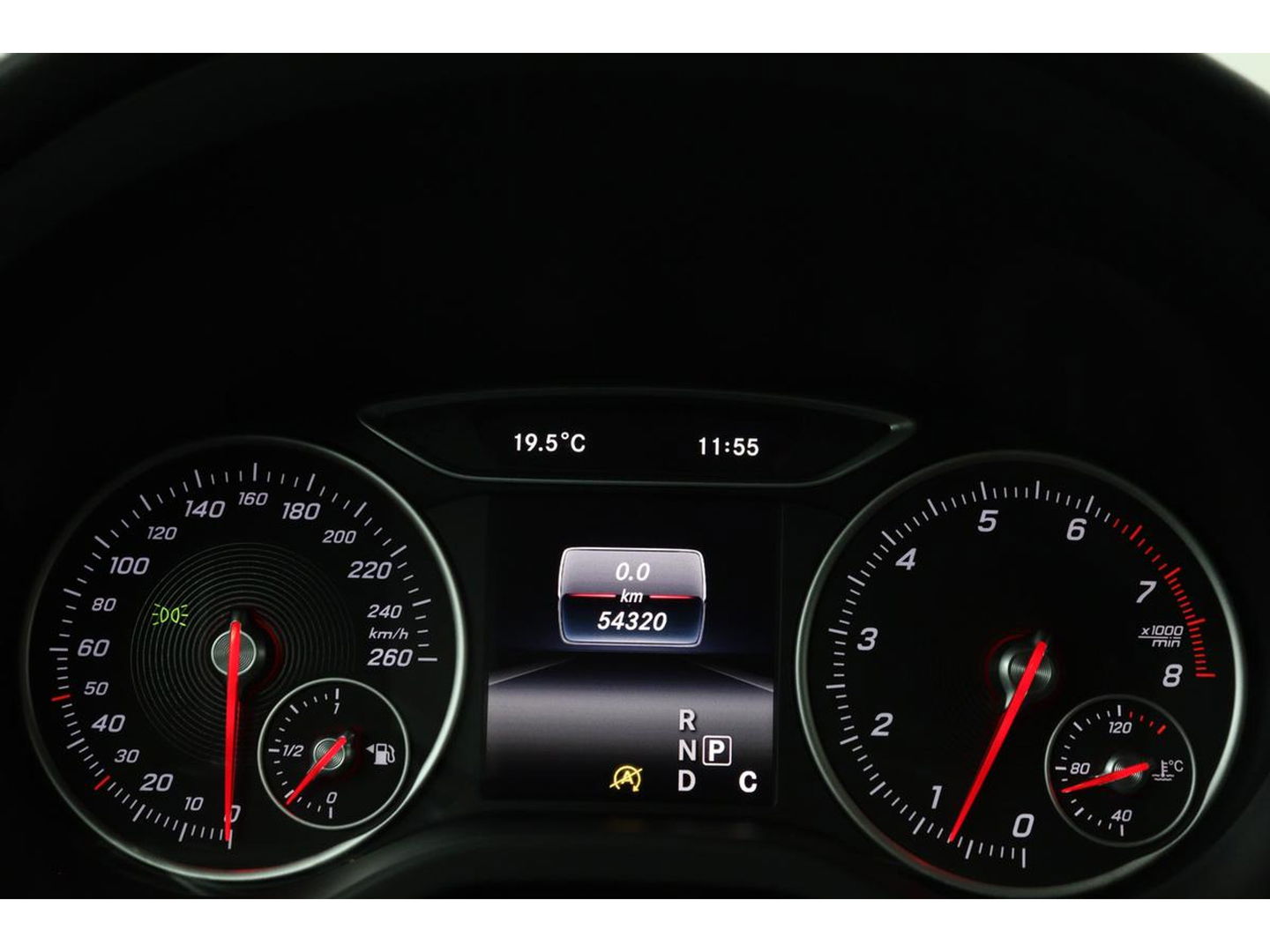 Mercedes-Benz A-Klasse 180 Ambition | Stoelverwarming | Full LED | Sportstoelen | Navigatie | Half leder | Park Assist | Cruise control | Airco | Bluetooth