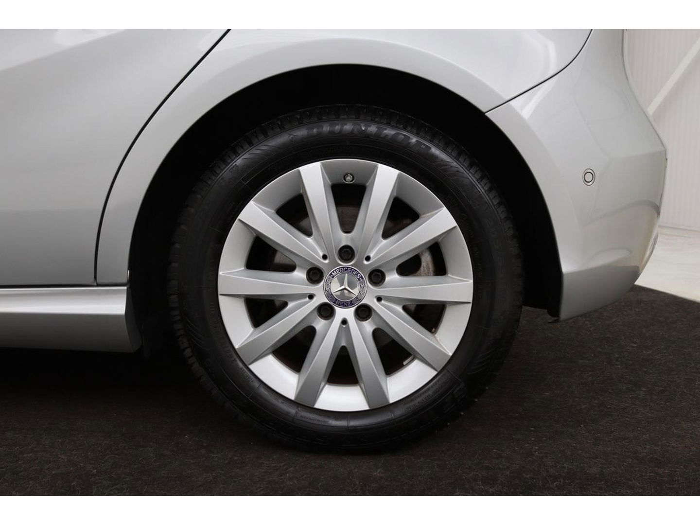 Mercedes-Benz A-Klasse 180 Ambition | Stoelverwarming | Full LED | Sportstoelen | Navigatie | Half leder | Park Assist | Cruise control | Airco | Bluetooth