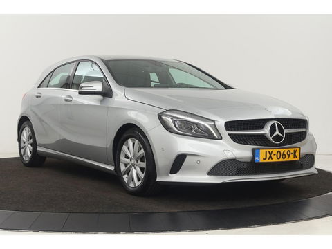 Mercedes-Benz A-Klasse 180 Ambition | Stoelverwarming | Full LED | Sportstoelen | Navigatie | Half leder | Park Assist | Cruise control | Airco | Bluetooth