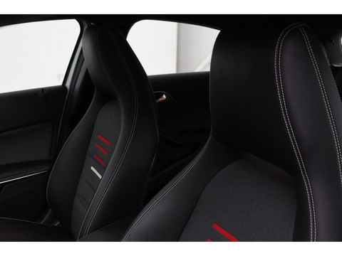Mercedes-Benz A-Klasse 180 Ambition | Stoelverwarming | Full LED | Sportstoelen | Navigatie | Half leder | Park Assist | Cruise control | Airco | Bluetooth