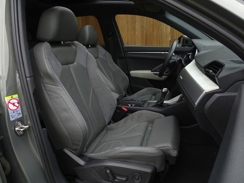 Audi Q3 45 TFSI 230PK Quattro / S-Line / B&O / Audi Exclusive / Matrix