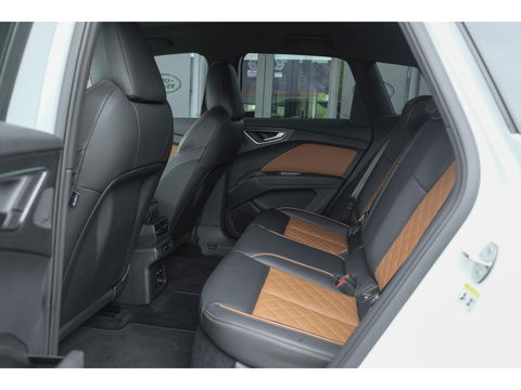 Audi Q4 e-tron 40 204pk Competition S-line 77 kWh Sonos audio Head-up *Marge* Trekhaak elektrisch Camera Adaptive cruise NLauto