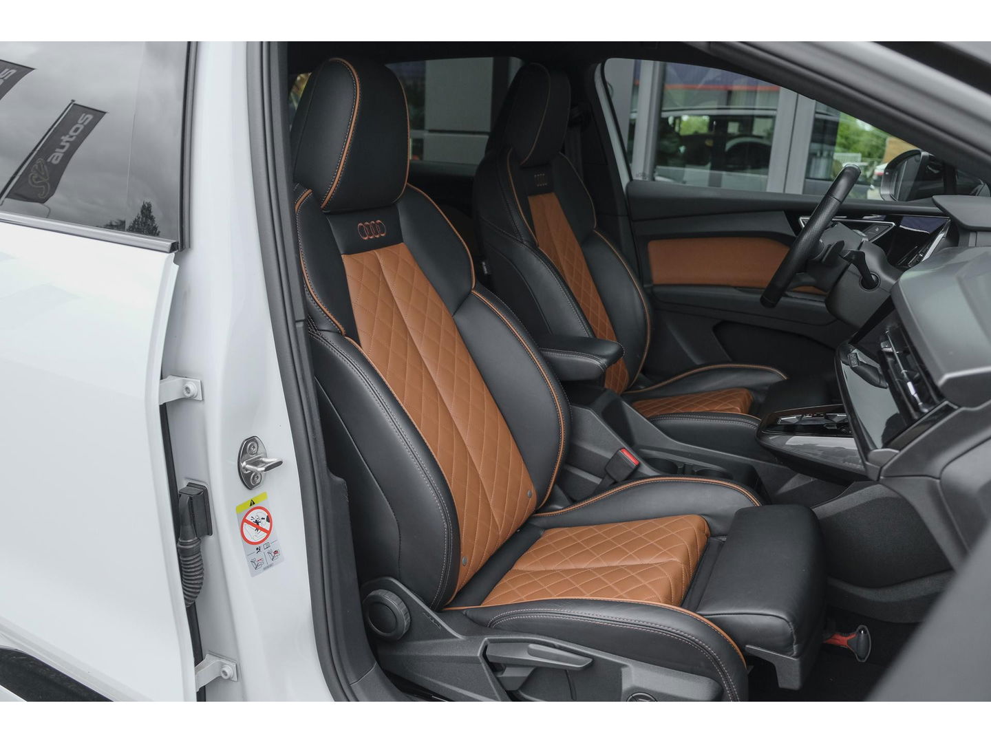 Audi Q4 e-tron 40 204pk Competition S-line 77 kWh Sonos audio Head-up *Marge* Trekhaak elektrisch Camera Adaptive cruise NLauto