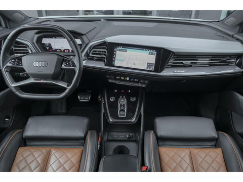 Audi Q4 e-tron 40 204pk Competition S-line 77 kWh Sonos audio Head-up *Marge* Trekhaak elektrisch Camera Adaptive cruise NLauto