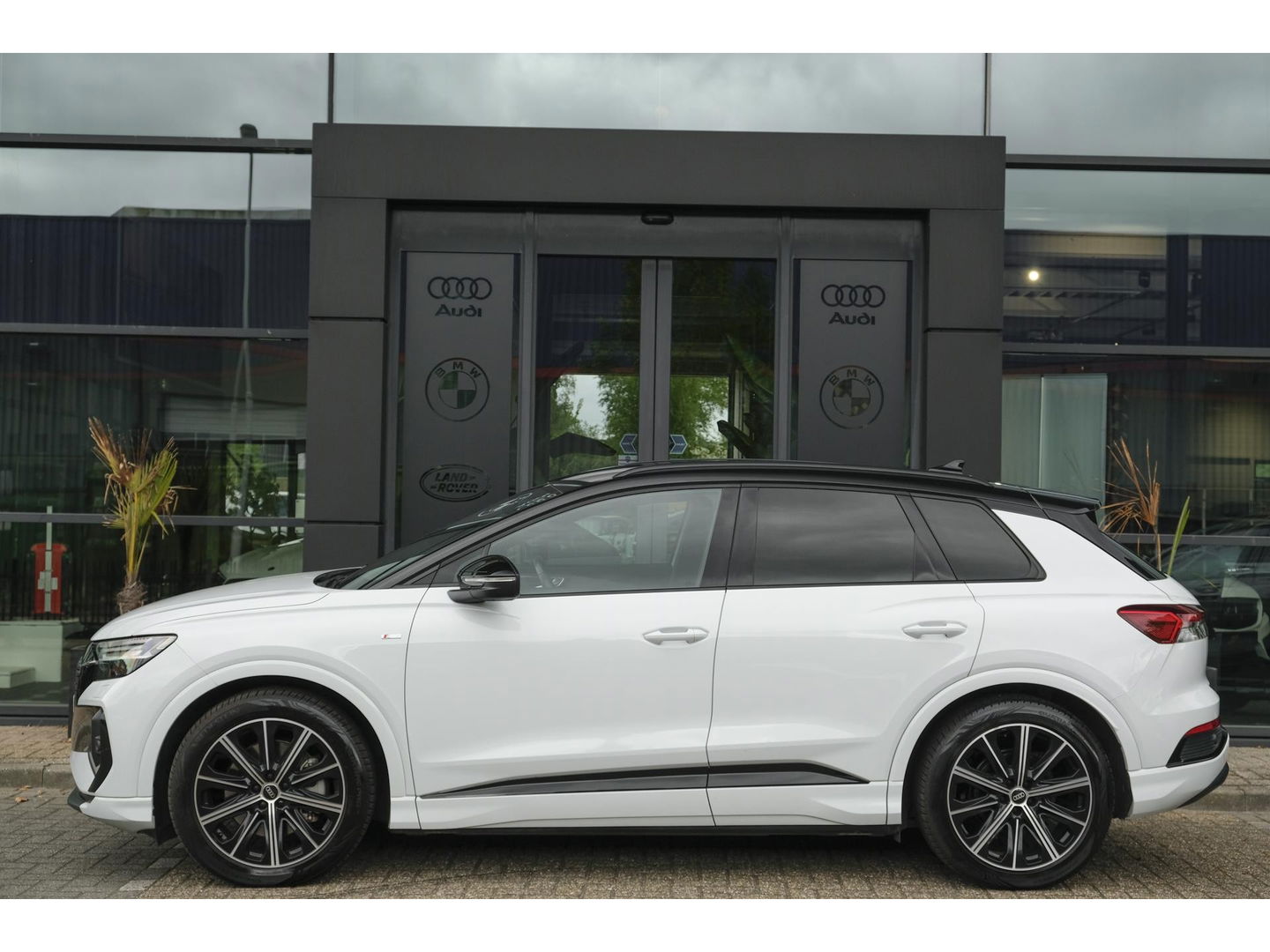 Audi Q4 e-tron 40 204pk Competition S-line 77 kWh Sonos audio Head-up *Marge* Trekhaak elektrisch Camera Adaptive cruise NLauto
