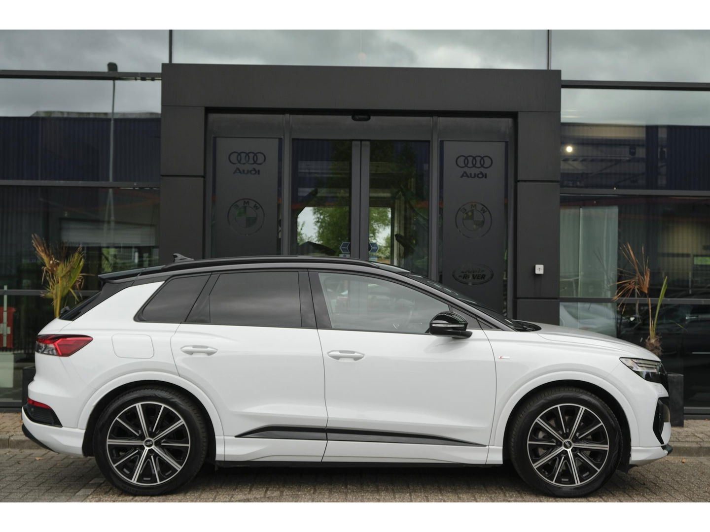 Audi Q4 e-tron 40 204pk Competition S-line 77 kWh Sonos audio Head-up *Marge* Trekhaak elektrisch Camera Adaptive cruise NLauto