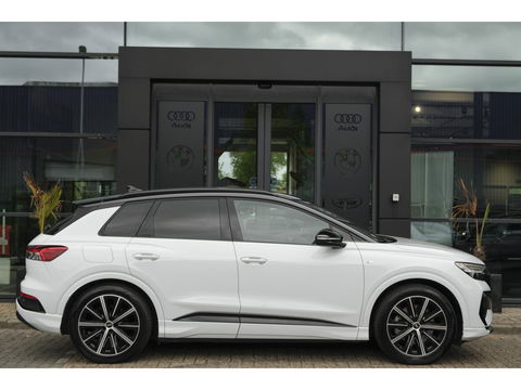 Audi Q4 e-tron 40 204pk Competition S-line 77 kWh Sonos audio Head-up *Marge* Trekhaak elektrisch Camera Adaptive cruise NLauto