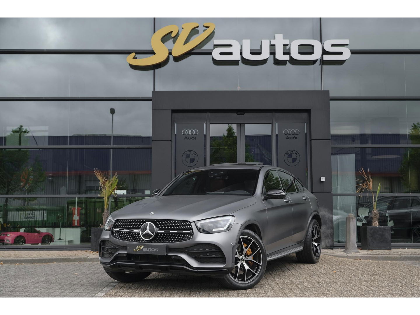 Mercedes-Benz GLC Coupé GLC200 AMG 197pk Schuifdak Magno matgrijs Digital cockpit Burmester Distronic+ Multibeam led Trekhaak 20" LMV NLauto