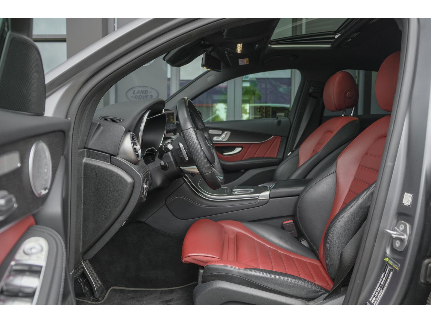 Mercedes-Benz GLC Coupé GLC200 AMG 197pk Schuifdak Magno matgrijs Digital cockpit Burmester Distronic+ Multibeam led Trekhaak 20" LMV NLauto