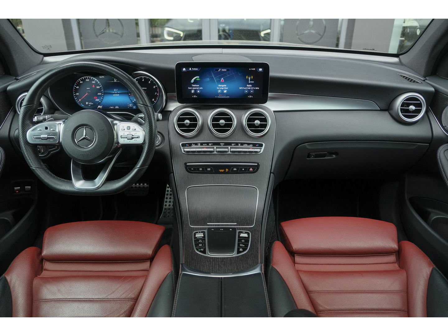 Mercedes-Benz GLC Coupé GLC200 AMG 197pk Schuifdak Magno matgrijs Digital cockpit Burmester Distronic+ Multibeam led Trekhaak 20" LMV NLauto