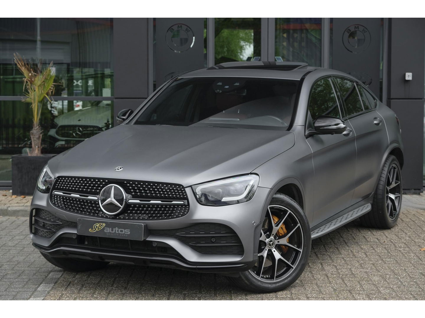 Mercedes-Benz GLC Coupé GLC200 AMG 197pk Schuifdak Magno matgrijs Digital cockpit Burmester Distronic+ Multibeam led Trekhaak 20" LMV NLauto
