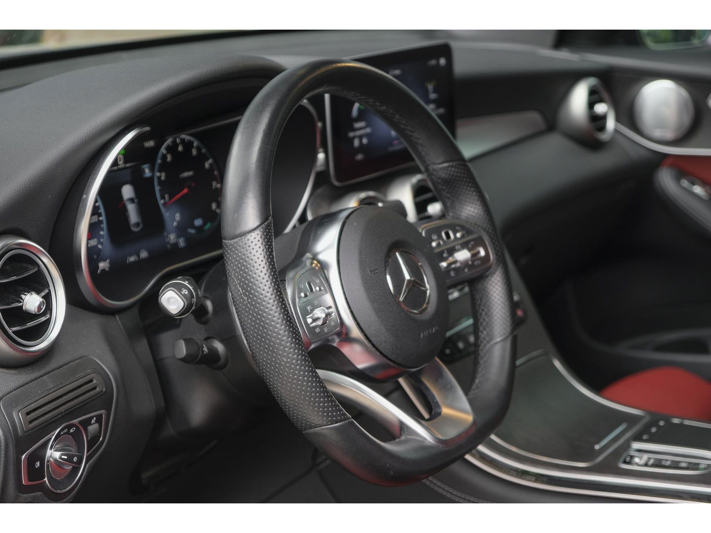 Mercedes-Benz GLC Coupé GLC200 AMG 197pk Schuifdak Magno matgrijs Digital cockpit Burmester Distronic+ Multibeam led Trekhaak 20" LMV NLauto