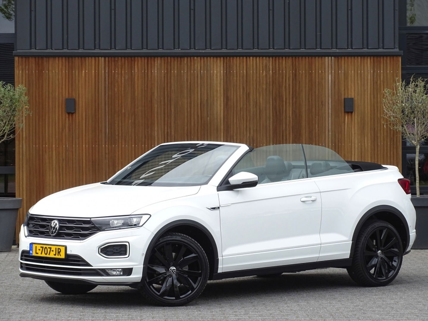 Volkswagen T-Roc Cabrio 1.5 TSI DSG automaat / R-Line / 2021 / LED *NAP*