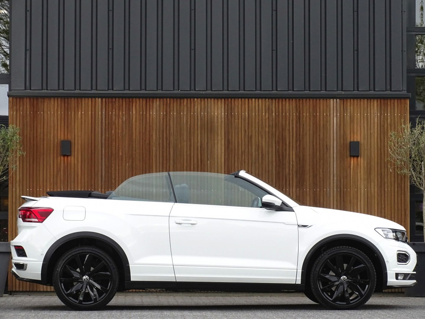 Volkswagen T-Roc Cabrio 1.5 TSI DSG automaat / R-Line / 2021 / LED *NAP*
