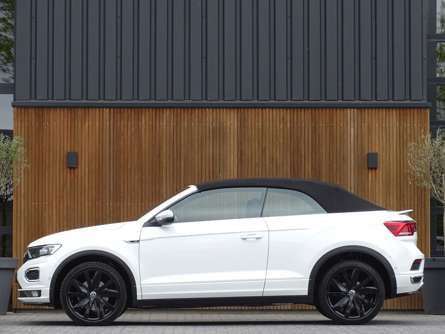 Volkswagen T-Roc Cabrio 1.5 TSI DSG automaat / R-Line / 2021 / LED *NAP*