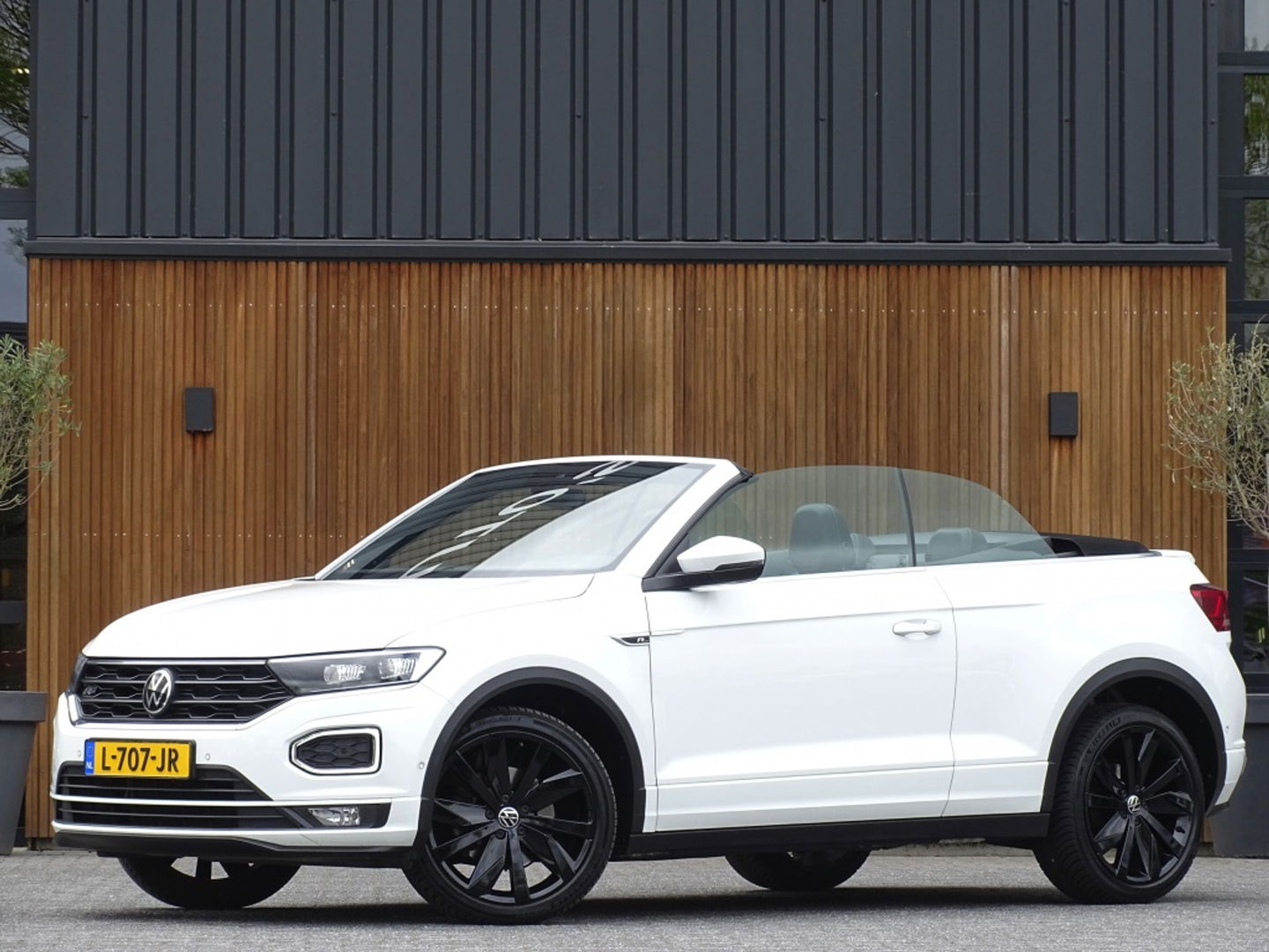 Volkswagen T-Roc Cabrio 1.5 TSI DSG automaat / R-Line / 2021 / LED *NAP*