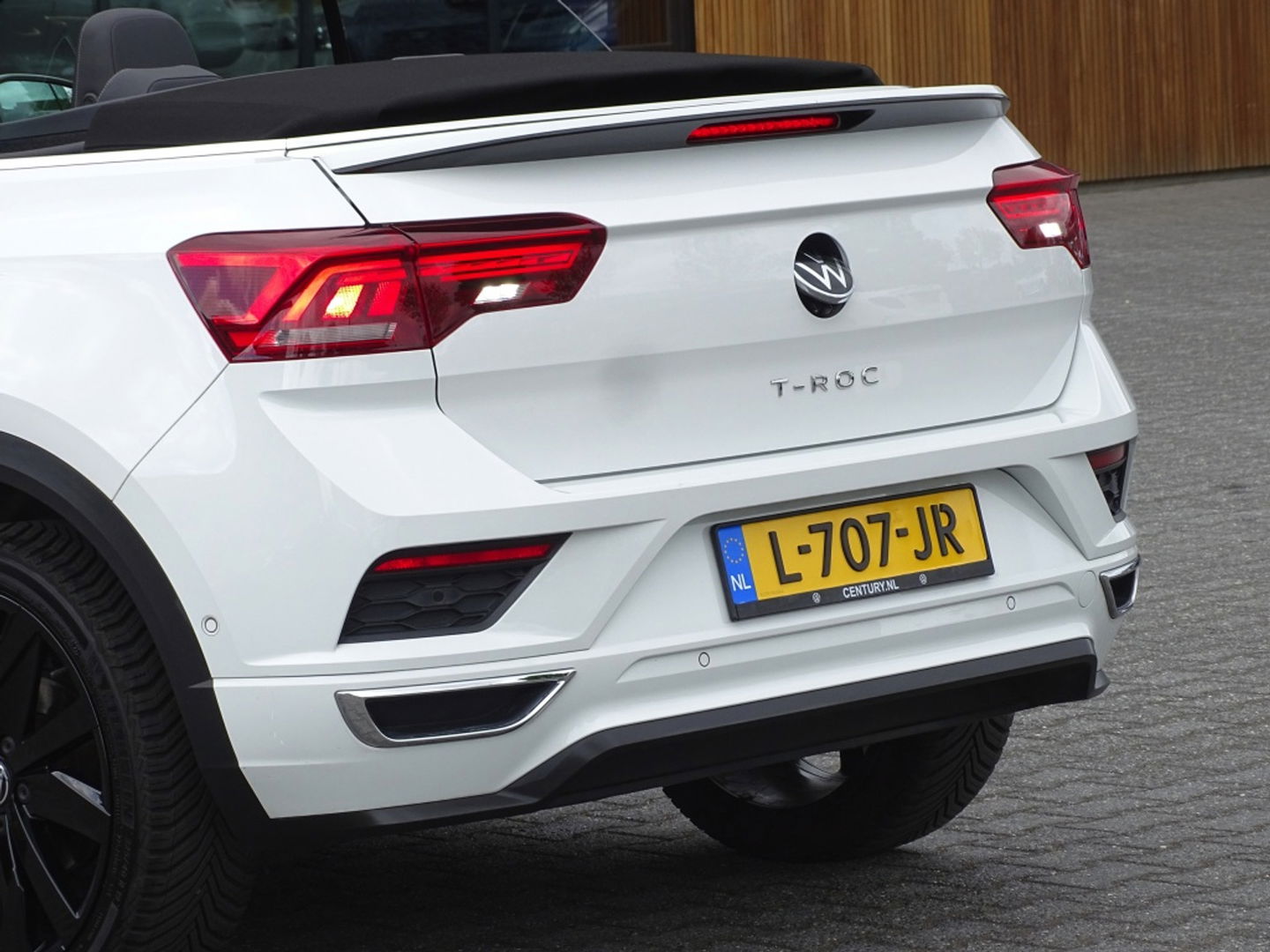 Volkswagen T-Roc Cabrio 1.5 TSI DSG automaat / R-Line / 2021 / LED *NAP*
