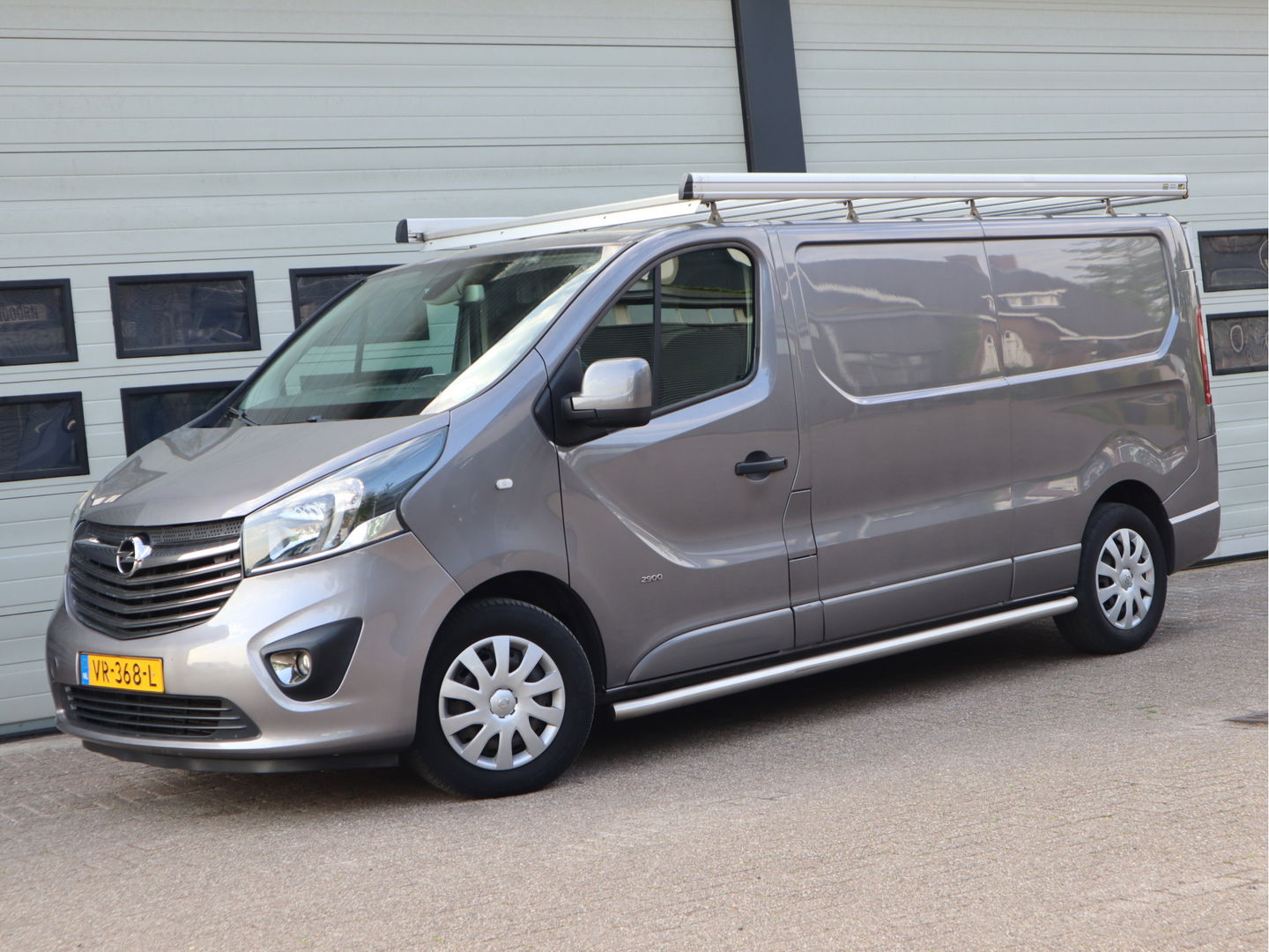 Opel Vivaro 1.6 CDTI 141 pk L2 Lang - Trekhaak - Imperiaal - Camera - Clima