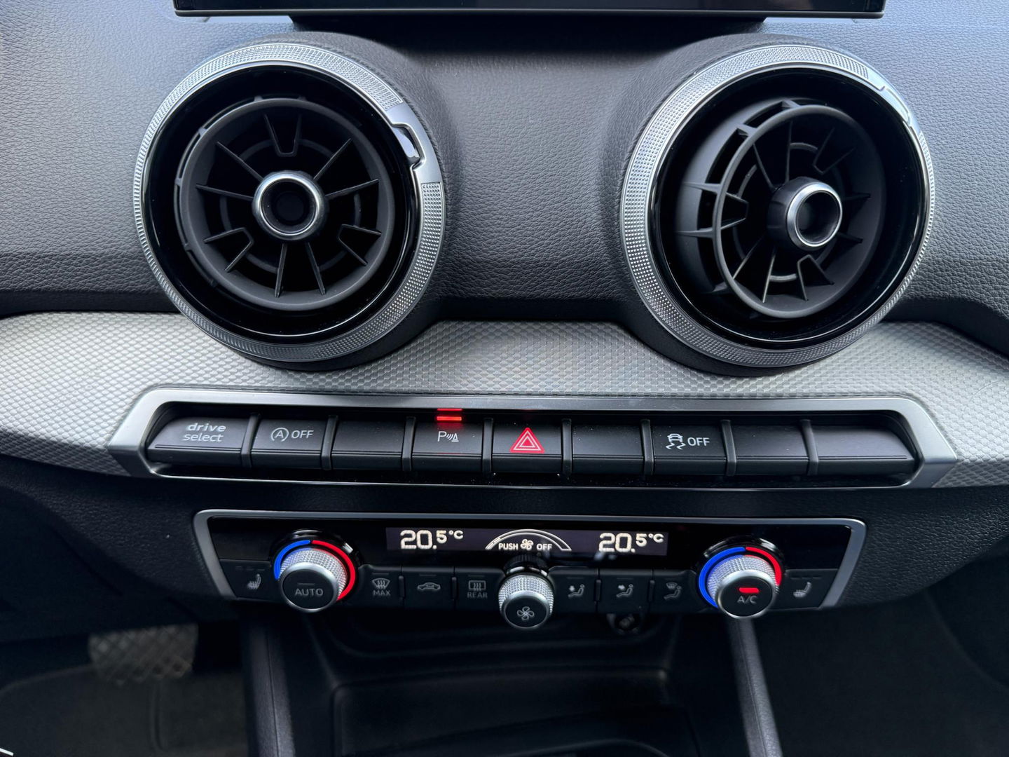 Audi Q2 35 TFSI S-line Edition CarPlay l stoel verwarming l rijklaarprijs