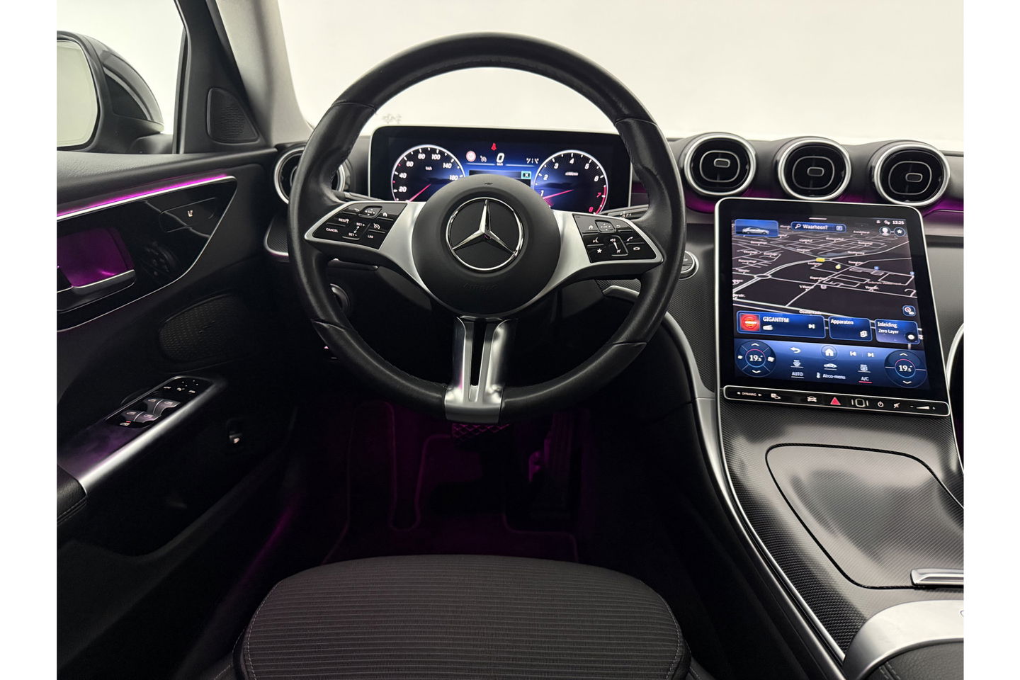 Mercedes-Benz C-Klasse 180 AMG Luxury Line 170PK Sfeerverl. Camera Carplay LED Trekhaak Burmester Clima Cruise Navi Virtual 18"LMV PDC