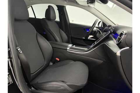 Mercedes-Benz C-Klasse 180 AMG Luxury Line 170PK Sfeerverl. Camera Carplay LED Trekhaak Burmester Clima Cruise Navi Virtual 18"LMV PDC