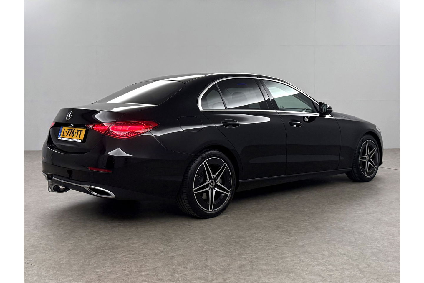 Mercedes-Benz C-Klasse 180 AMG Luxury Line 170PK Sfeerverl. Camera Carplay LED Trekhaak Burmester Clima Cruise Navi Virtual 18"LMV PDC