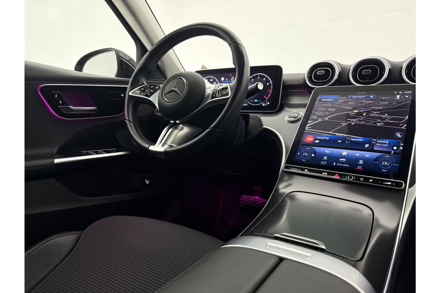 Mercedes-Benz C-Klasse 180 AMG Luxury Line 170PK Sfeerverl. Camera Carplay LED Trekhaak Burmester Clima Cruise Navi Virtual 18"LMV PDC
