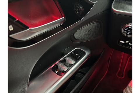 Mercedes-Benz C-Klasse 180 AMG Luxury Line 170PK Sfeerverl. Camera Carplay LED Trekhaak Burmester Clima Cruise Navi Virtual 18"LMV PDC