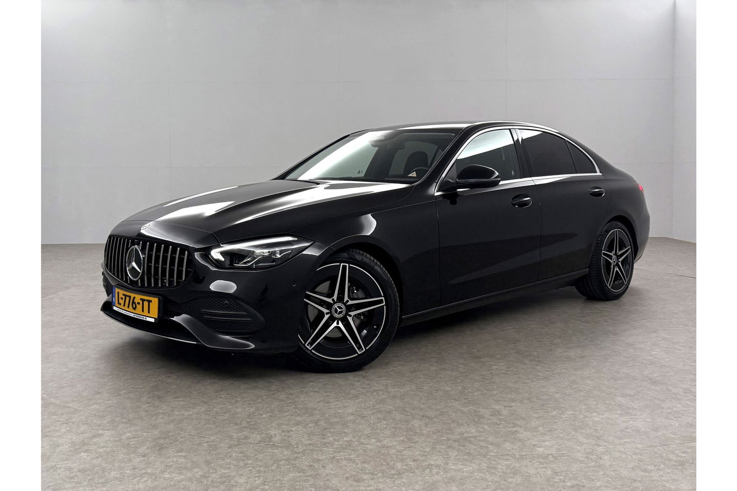Mercedes-Benz C-Klasse 180 AMG Luxury Line 170PK Sfeerverl. Camera Carplay LED Trekhaak Burmester Clima Cruise Navi Virtual 18"LMV PDC