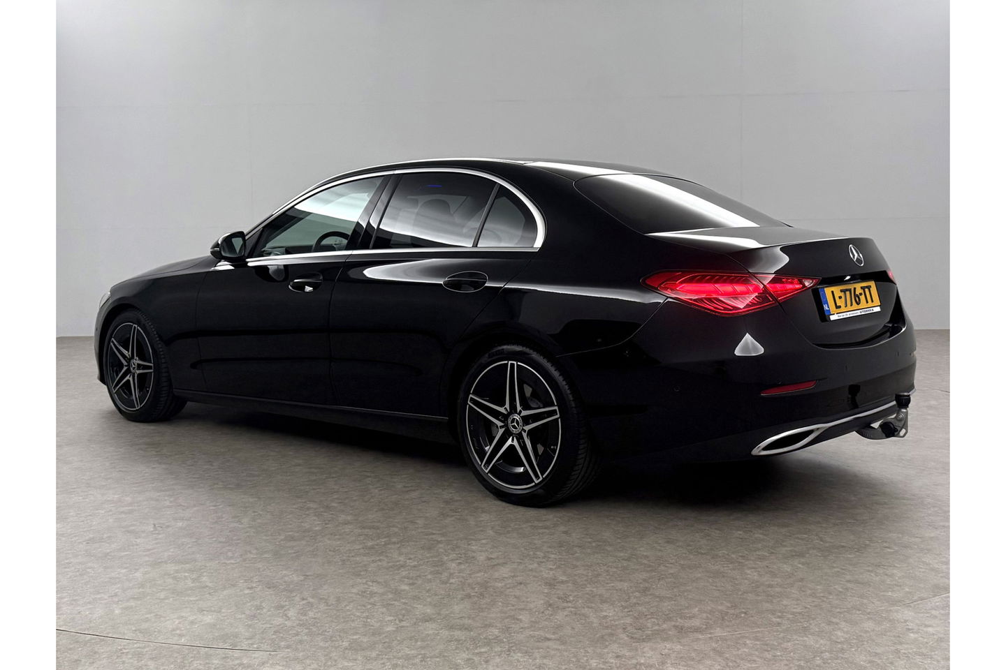 Mercedes-Benz C-Klasse 180 AMG Luxury Line 170PK Sfeerverl. Camera Carplay LED Trekhaak Burmester Clima Cruise Navi Virtual 18"LMV PDC