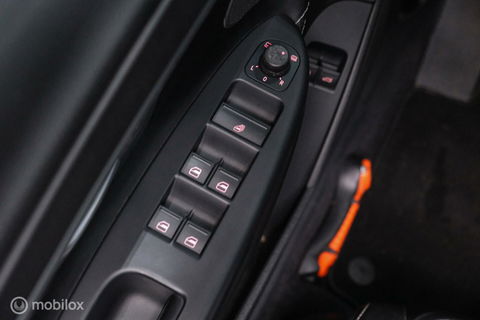 Volkswagen Eos 1.4 TSI Highline | Leder | Glazen schuifdak | Stoelverwarming | Navigatie | PDC | NL auto NAP | Cruise | Clima |