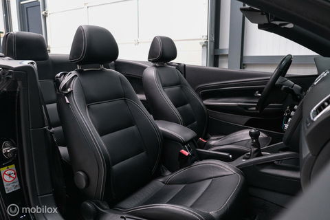 Volkswagen Eos 1.4 TSI Highline | Leder | Glazen schuifdak | Stoelverwarming | Navigatie | PDC | NL auto NAP | Cruise | Clima |