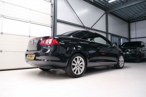 Volkswagen Eos 1.4 TSI Highline | Leder | Glazen schuifdak | Stoelverwarming | Navigatie | PDC | NL auto NAP | Cruise | Clima |
