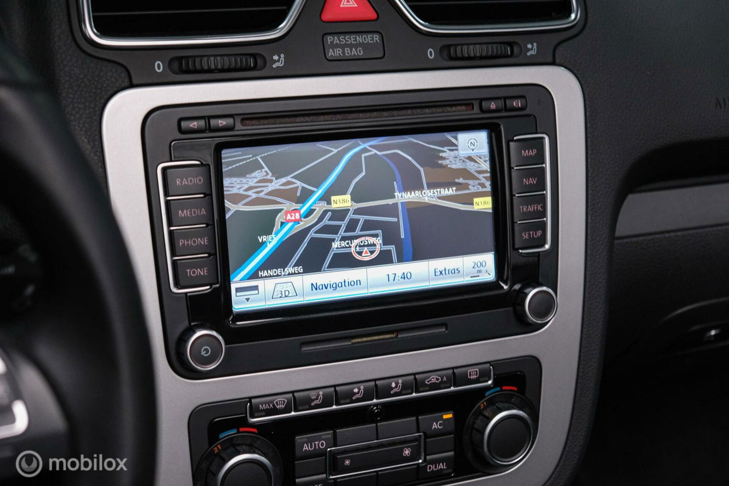 Volkswagen Eos 1.4 TSI Highline | Leder | Glazen schuifdak | Stoelverwarming | Navigatie | PDC | NL auto NAP | Cruise | Clima |