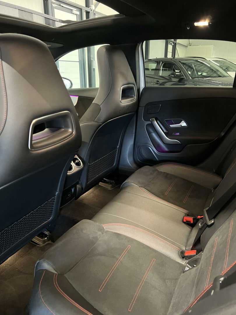 Mercedes-Benz A-Klasse 180 AMG Pano Sfeer Camera Night pakket